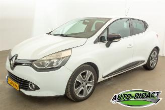 skadebil auto Renault Clio 0.9 TCe Navi Airco 90 ECO Night&Day 2015/1