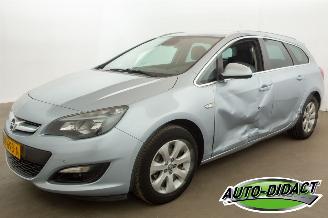 Schadeauto Opel Astra 1.4 Turbo Clima Blitz 2015/9