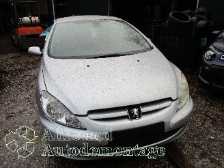 Peugeot 307 307 CC (3B) Cabrio 2.0 16V (EW10J4(RFN)) [100kW]  (10-2003/06-2005) picture 5