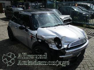 Mini Mini Mini One/Cooper (R50) Hatchback 1.6 16V Cooper (W10-B16A) [85kW]  (06-=
2001/09-2006) picture 2
