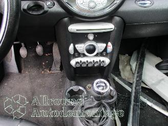 Mini Mini Mini (R56) Hatchback 1.6 16V Cooper (N12-B16A) [88kW]  (10-2006/02-201=
2) picture 14