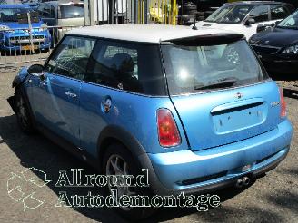 Mini Mini Mini Cooper S (R53) Hatchback 1.6 16V (W11-B16A) [120kW]  (03-2002/09-=
2006) picture 4