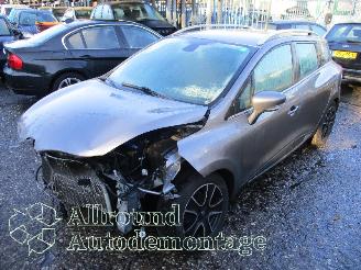 rozbiórka samochody osobowe Renault Clio Clio IV Estate/Grandtour (7R) Combi 5-drs 0.9 Energy TCE 90 12V (H4B-4=
08(H4B-B4)) [66kW]  (01-2013/08-2021) 2015