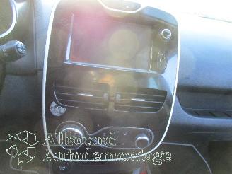 Renault Clio Clio IV Estate/Grandtour (7R) Combi 5-drs 0.9 Energy TCE 90 12V (H4B-4=
08(H4B-B4)) [66kW]  (01-2013/08-2021) picture 11