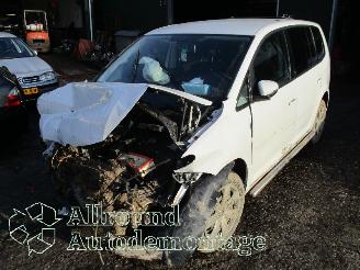 Vrakbiler auto Volkswagen Touran Touran (1T3) MPV 2.0 TDI 16V 140 (CFHC) [103kW]  (05-2010/05-2015) 2015/4