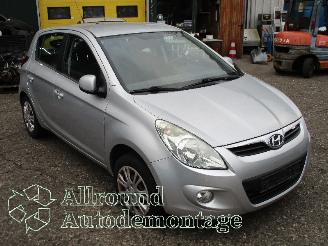 Hyundai I-20 i20 Hatchback 1.2i 16V (G4LA) [57kW]  (09-2008/12-2012) picture 2