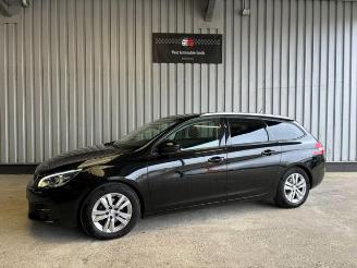 skadebil auto Peugeot 308 SW PureTech 1.2 Panorama / Navi / LED 2019/6
