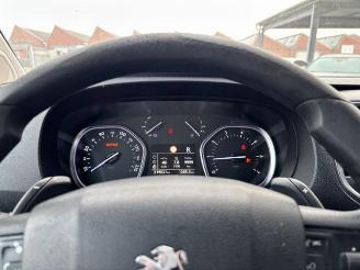 Peugeot Expert Premium Plus TwinCab Autom / 6Sitzer / L3 picture 17