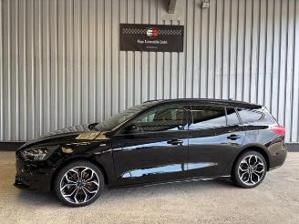 krockskadad bil auto Ford Focus Turnier ST-Line Autom / LED 2019/10