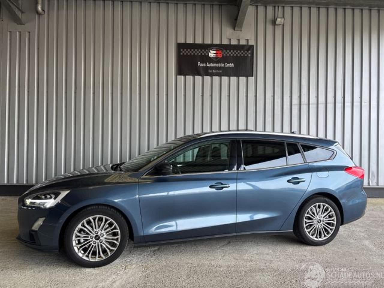 Ford Focus Turnier Titanium Pano / LED / R-Kamera