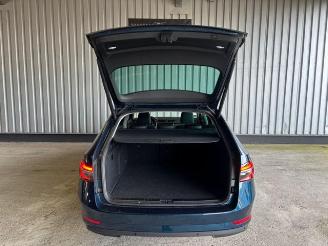 Skoda Superb Combi Style iV Panorama / Voll-Leder picture 14