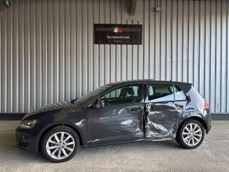 damaged passenger cars Volkswagen Golf VII Lim. 2.0 TDI Highline DSG / Panorama 2013/1