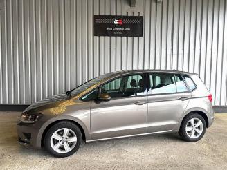 damaged passenger cars Volkswagen Golf Sportsvan VII 1.6 TDI Comfortline 2014/11