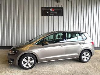Damaged car Volkswagen Golf Sportsvan VII 1.6 TDI Comfortline 2014/11