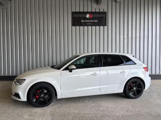 krockskadad bil auto Audi A3 Sportback Sport S-Tronic / Cockpit 2018/2