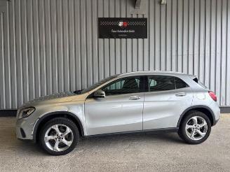 Coche accidentado Mercedes GLA 200 Autom / R-Kamera / LED 2018/10