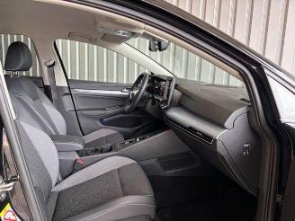 Volkswagen Golf VIII Lim. 1.5 eTSI Goal DSG / LED / AHK picture 11