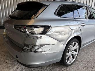 Skoda Superb Combi 2.0 TDI Selection R-Kamera / LED picture 14