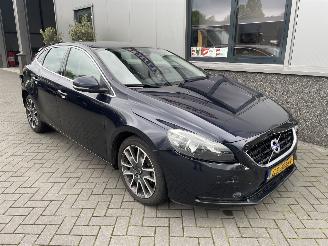 damaged passenger cars Volvo V-40 2.0 D2 Summum Business 2015/8