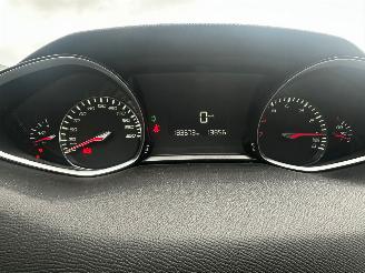 Peugeot 308 1.2 e-THP 81kw Allure picture 16