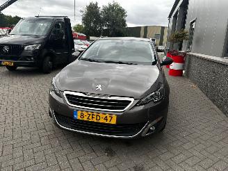 Peugeot 308 1.2 e-THP 81kw Allure picture 42