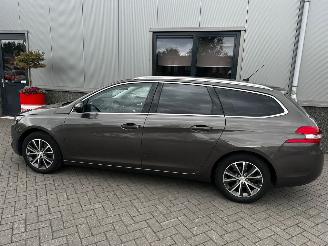 Peugeot 308 1.2 e-THP 81kw Allure picture 30