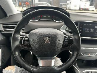 Peugeot 308 1.2 e-THP 81kw Allure picture 18