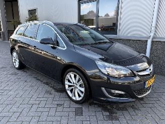 krockskadad bil auto Opel Astra SPORTS TOURER 1.4 Turbo 2013/2
