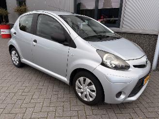 damaged passenger cars Toyota Aygo 1.0 VVT-i Comfort 5drs 2013/4