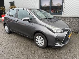 Unfallwagen Toyota Yaris 1.0 VVT-i Aspiration 2015/2