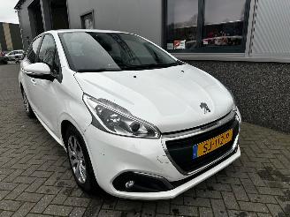 Peugeot 208 1.6 BlueHDi Blue Lease picture 36