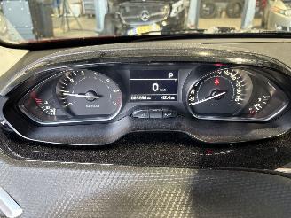 Peugeot 208 1.2 PureTech Automaat picture 7
