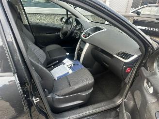 Peugeot 207 1.4 VTi Access picture 18