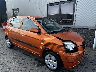 damaged passenger cars Kia Picanto 1.0 LXE Airco 2005/8