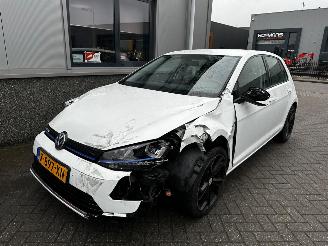 Volkswagen e-Golf e-Golf picture 17