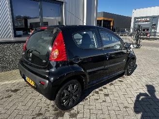 Peugeot 107 1.0-12V Millesim 200 picture 10