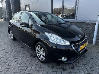 krockskadad bil auto Peugeot 208 1.2 VTi Envy 2013/8