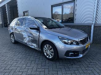 Damaged car Peugeot 308 1.2 PureTech Blue Lease Premium 2018/9