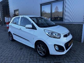 krockskadad bil auto Kia Picanto 1.0 CVVT Design Edition 2013/3