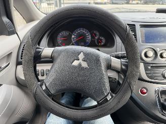 damaged passenger cars Mitsubishi Grandis 2.4-16V InSport 2008/6