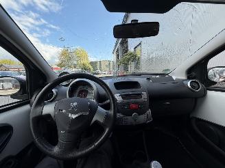 Peugeot 107 1.0 Sportium picture 18