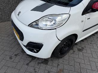 Peugeot 107 1.0 Sportium picture 30