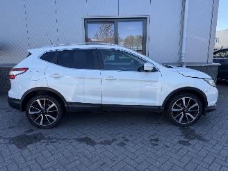 Nissan Qashqai 1.2 Premier Edition picture 6