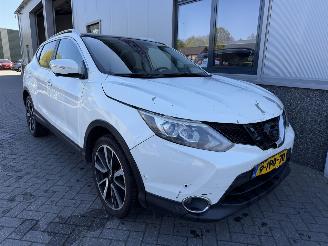 skadebil auto Nissan Qashqai 1.2 Premier Edition 2014/4