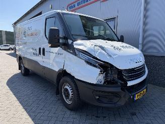 krockskadad bil bedrijf Iveco Daily 35S16V 2.3 352L H3 2024/12