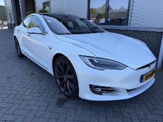 Damaged car Tesla Model S 75D Base 2018/12