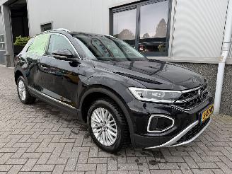damaged passenger cars Volkswagen T-Roc 1.5 TSI 150PK DSG Sport 2022/5