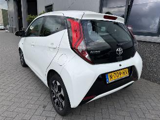 Toyota Aygo 1.0 VVT-i x-joy picture 15