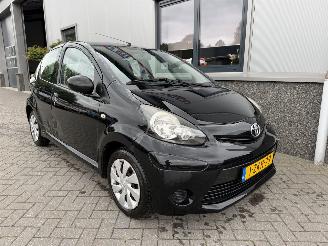 Damaged car Toyota Aygo 1.0 VVT-i Comfort 2013/4