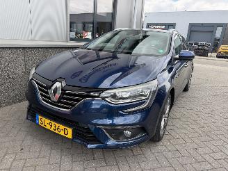 uszkodzony samochody osobowe Renault Mégane 1.2 TCe Serie Signature Exclusiv 2018/5
